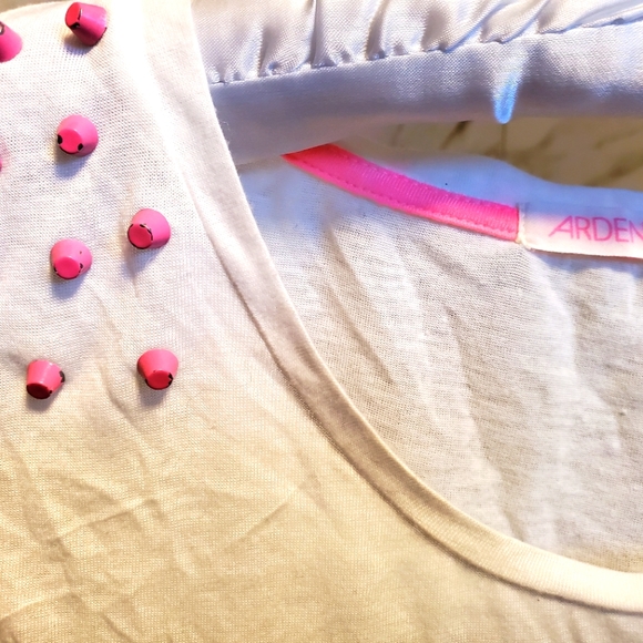 Ardene deer print studded neon pink & white muscle workout sleeveless tank top - Picture 5 of 8